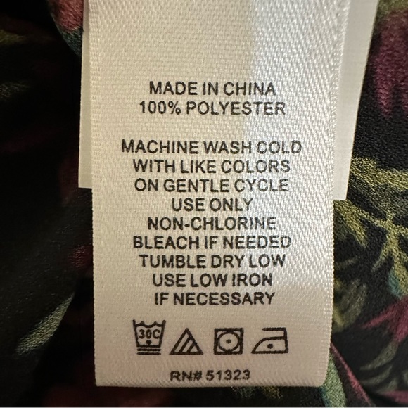 CeCe Women’s Floral Print Ruffled V-Neck Button Front Blouse - Picture 13 of 15